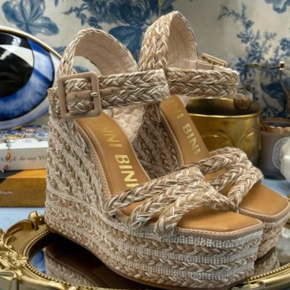 NWOT Gianni Bini Tan Wedge Espadrilles with Woven Braided Straps And Beaded - Picture 1 of 9